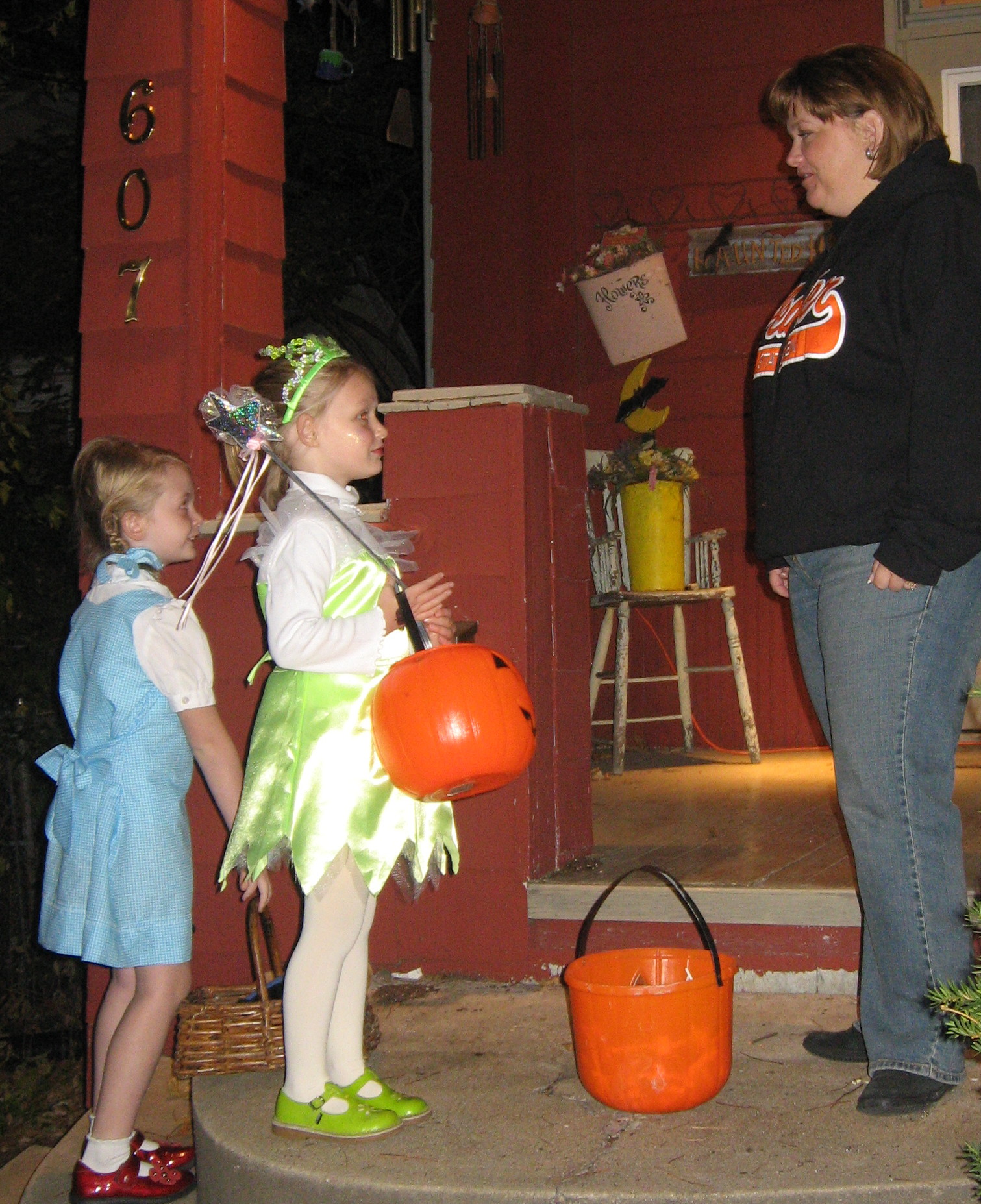 2008_10_31 Hallloween Jane and Cate.jpg
